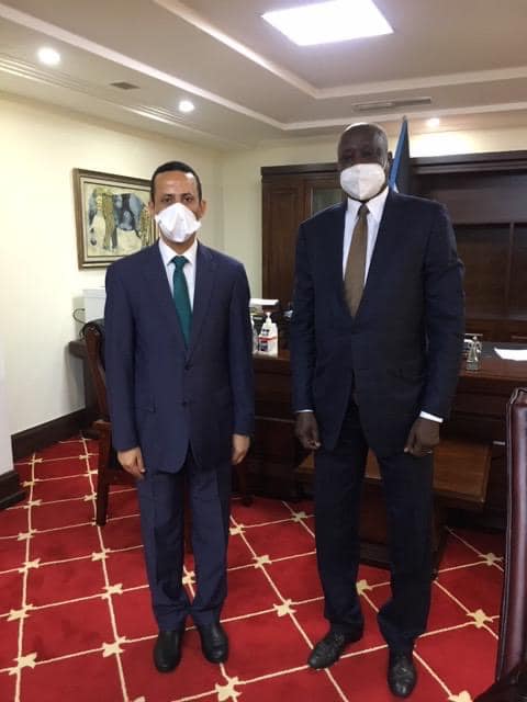 السفير المصري في چوبا يلتقي بوزير شئون الرئاسة الجنوب سوداني