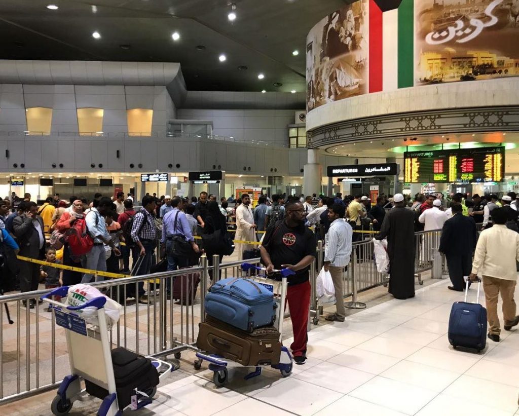 الكويت 1 وصول 8 طائرات تقل 1435 من العاملين المصريين بالكويت اليوم