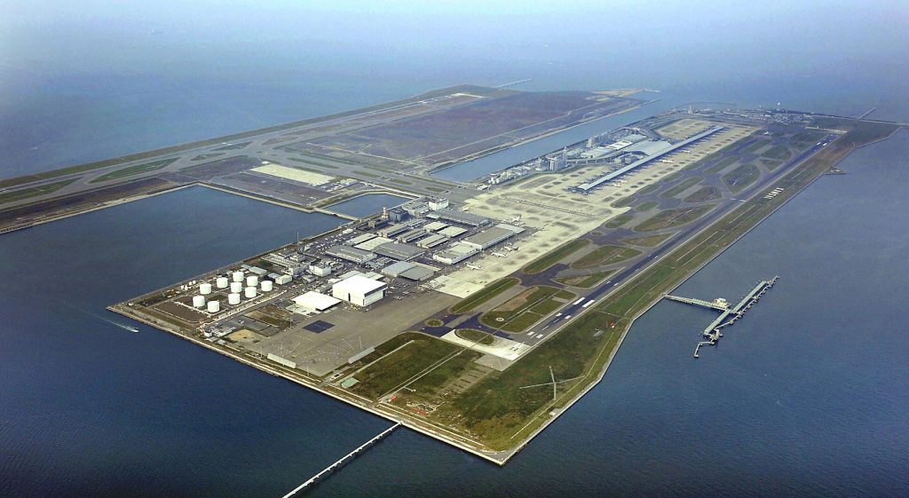 كانساي الدولي أخطر المطارات حول العالم 1 أغرب وأخطر ثلاثة مطارات في العالم "كانساي" و"ماديرا" و"جبل طارق"