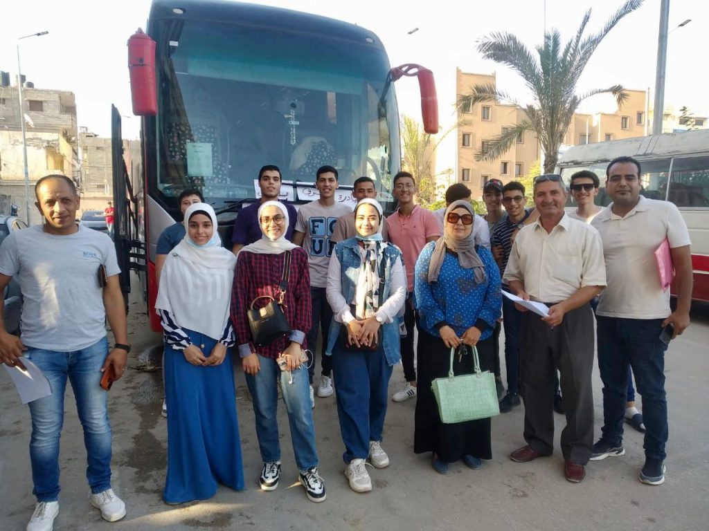 3c8700aa e995 44e9 b5c4 9ec11610841f "السياحة" تنظم رحلة توعية للطلاب المتفوقين من شمال سيناء