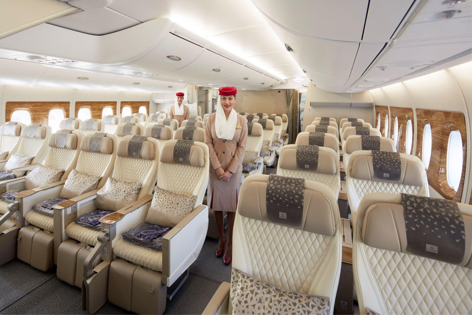 Emirates PY طيران الإمارات تعتزم تزويد الدرجة الاقتصادية بـ 105 طائرة من طرازي A380 و 53777