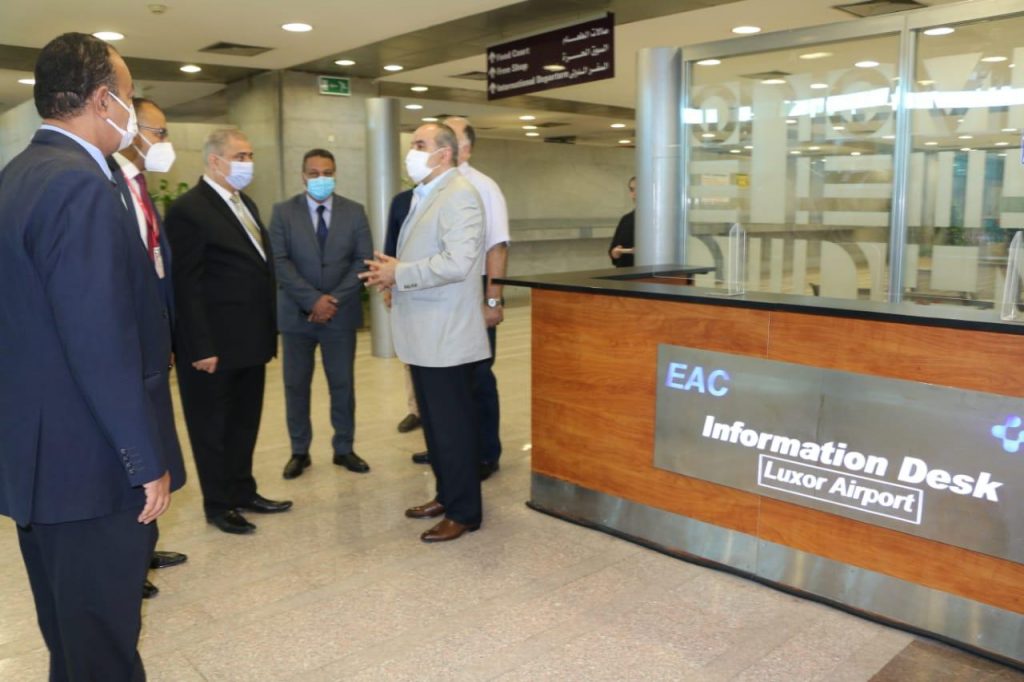 وزير الطيران المدني يتفقد عددًا من مشروعات التطوير التي تمت بمطار الأقصر الدولي