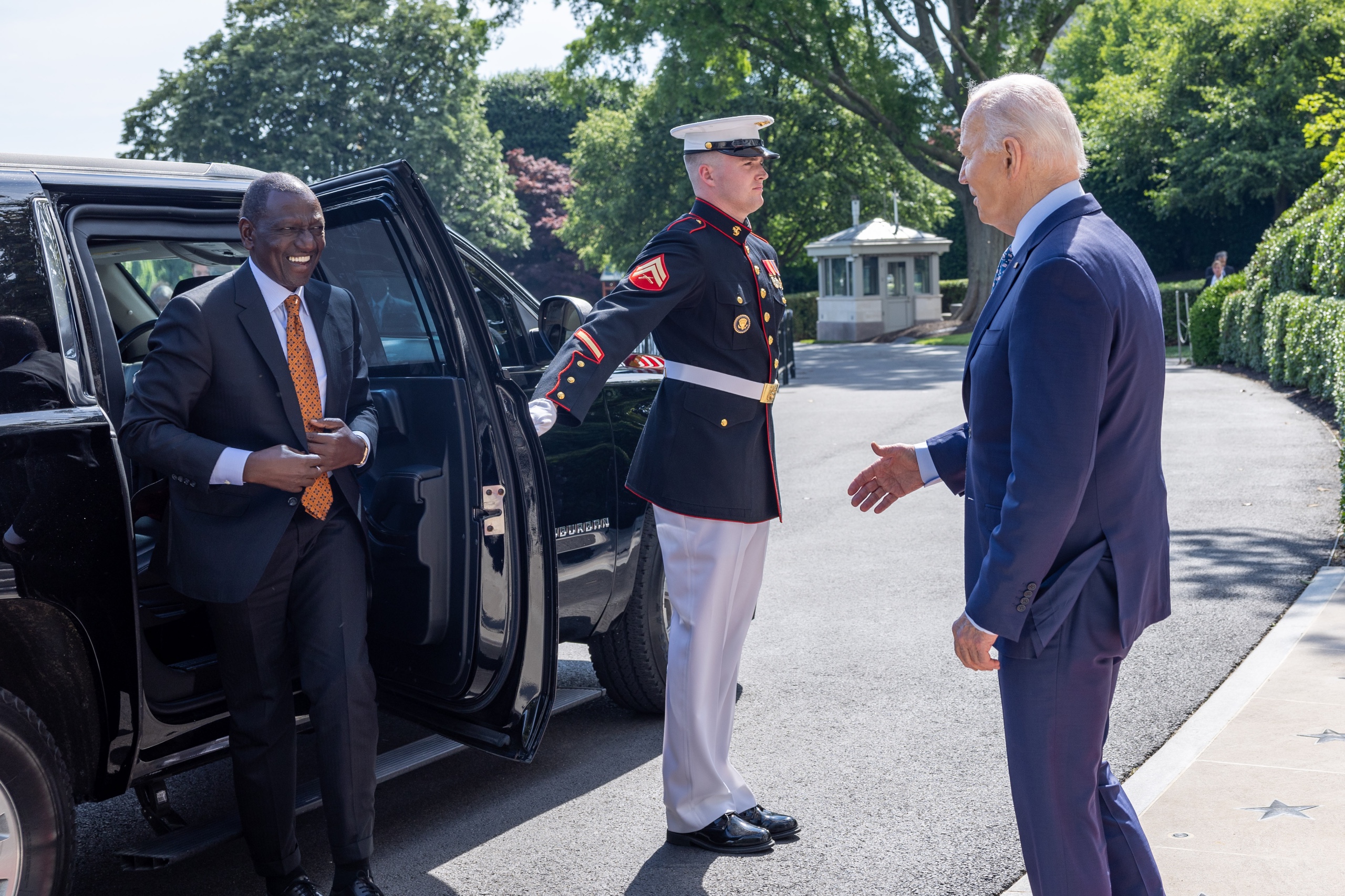 GONmccwXcAAU1PS هل ستعوض زيارة الرئيس الكيني لواشنطن خسائر الولايات المتحدة الأمريكية لمناطق نفوذها في غرب أفريقيا ؟