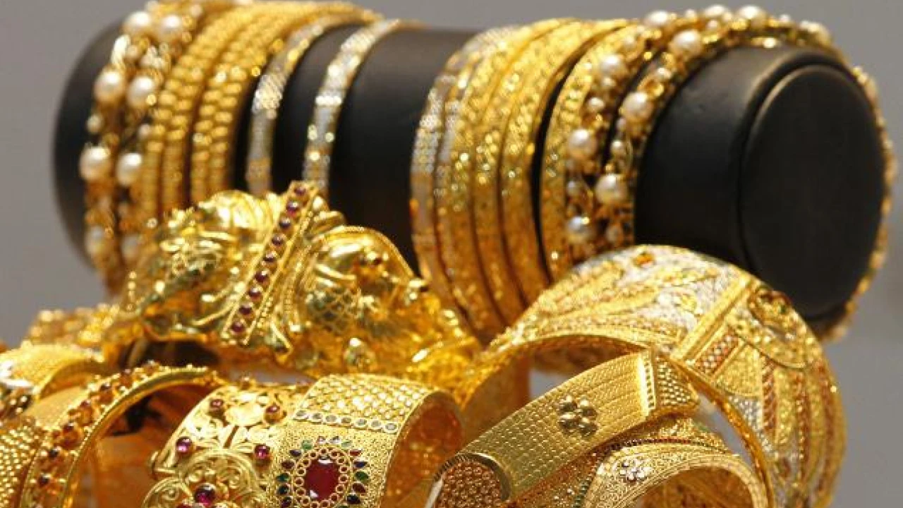 gold jewellery 1280x720 1 " آجلة الذهب " تتراجع عند الإغلاق عالميا .. وأسعار المعدن الأصفر محليا تواصل الإنهيار