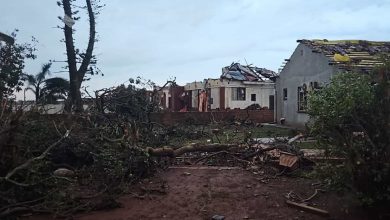 Tongaat tornado 1 جنوب أفريقيا : مصرع 10 أشخاص جراء الأمطار والفيضانات .. والأرصاد الجوية ترفع التحذير للمستوي السادس