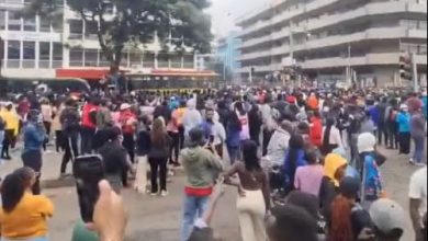 manifkenya كينيا: بالرصاص المطاطي والغاز تفريق مظاهرة مناهضة للحكومة في نيروبي