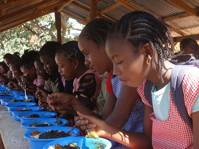 Guinea school feeding غينيا .. الأغذية العالمي يوافق على خطة بقيمة 143.5 مليون دولار لتعزيز الأمن الغذائي