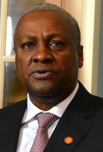 John Dramani Mahama Aug2014 cropped 1 غانا: القضاة الـ7 للمحكمة الدستورية يرفضون بالإجماع مشروع قانون المثلية الجنسية