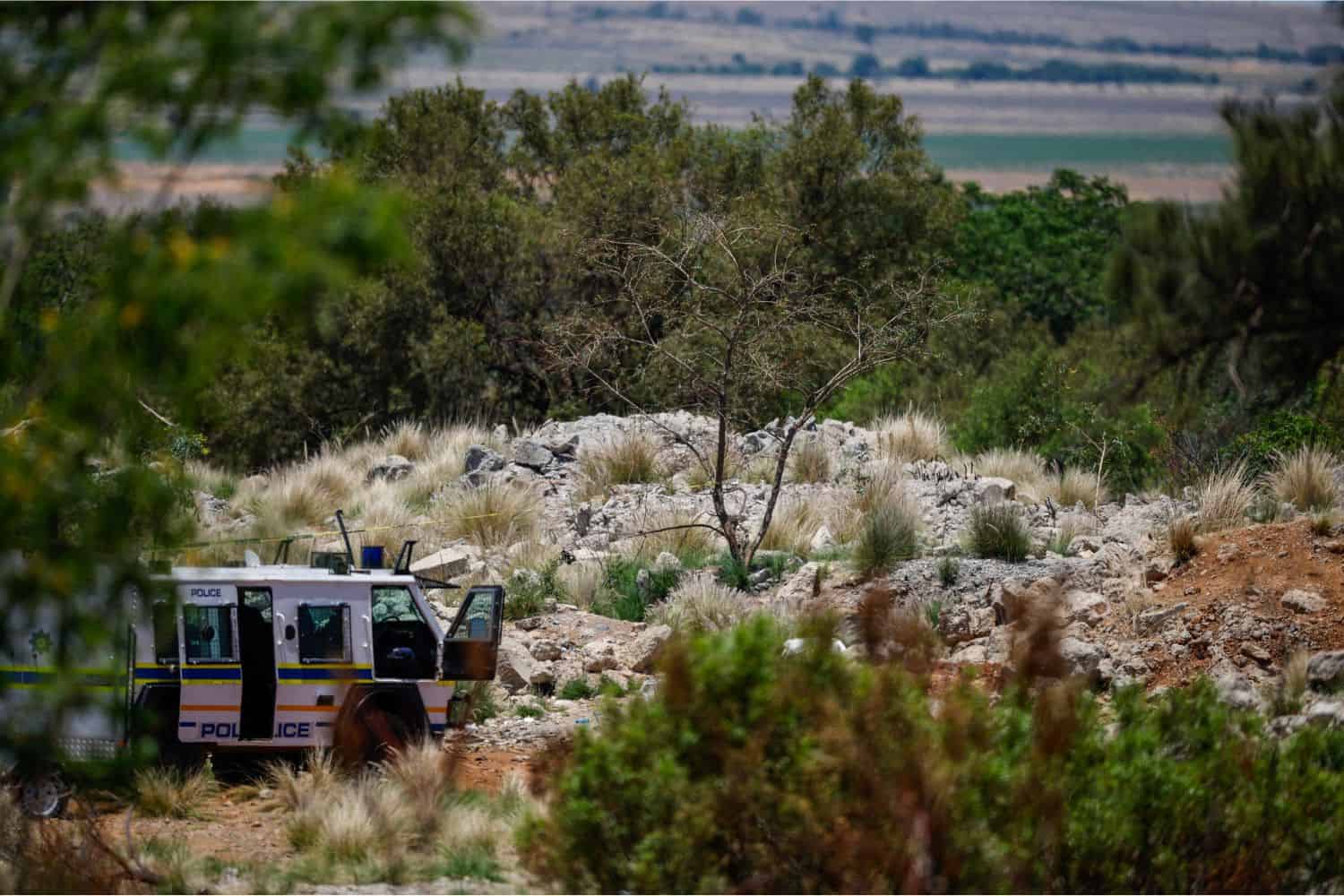 Stilfontein illegal miners rescue zama zamas illegal mining جنوب إفريقيا : مصرع العشرات في منجم مهجور .. وأصابع الاتهامات توجة نحو السلطات