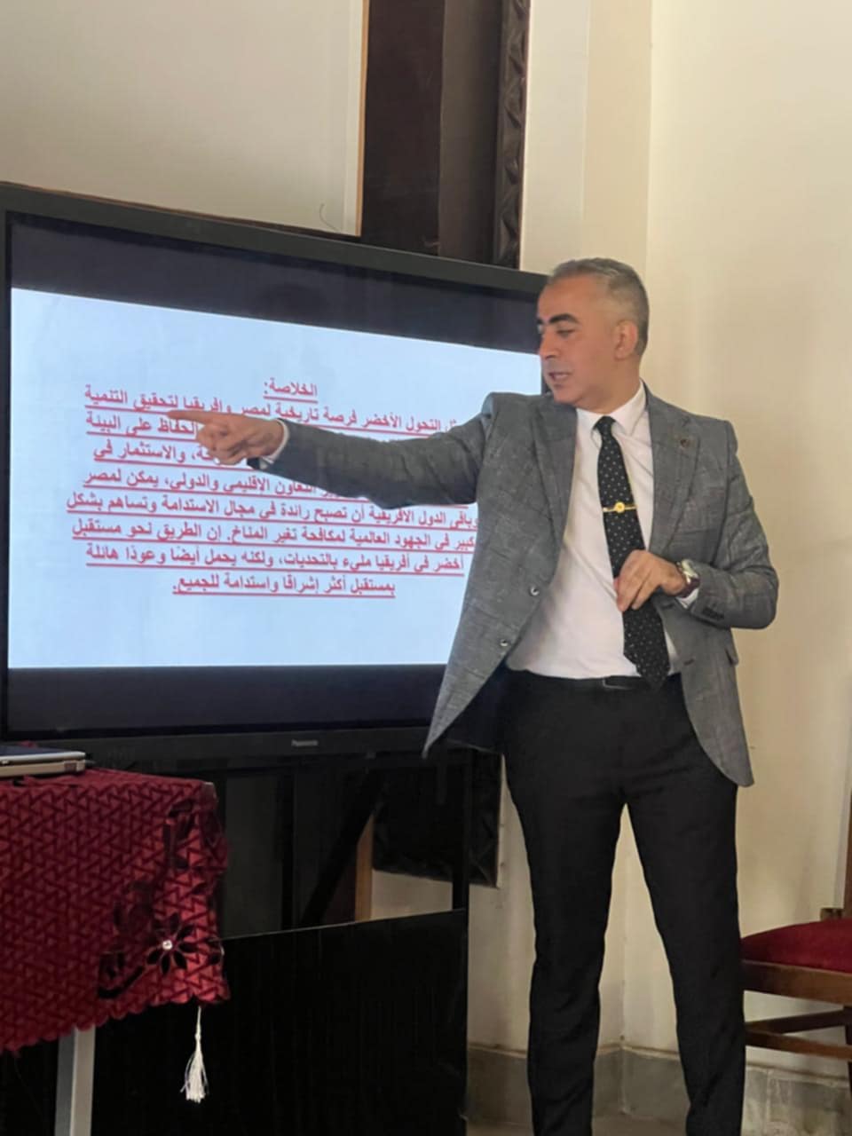 26d717d7 25a5 4ddd 83c0 e66abb342b39 مستقبل التحول الأخضر في مصر وأفريقيا محاضرة للدكتور محمود فراج بالمتحف القبطي .. " صور "