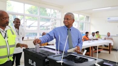 سيشل.. انتهاء التصويت في الانتخابات الرئاسية الذي استمر لـ ٣ أيام وفي انتظار النتائج 3 FB IMG 1758979605392 768x512 1 سيشل.. انتهاء التصويت في الانتخابات الرئاسية الذي استمر لـ ٣ أيام وفي انتظار النتائج